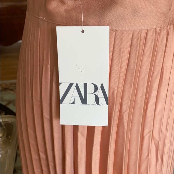 Zara salmon colored crystal pleated skirt - Picture 6 of 9